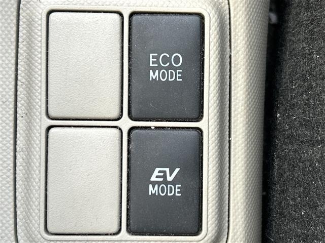 Toyota AQUA 2013 8357872-18