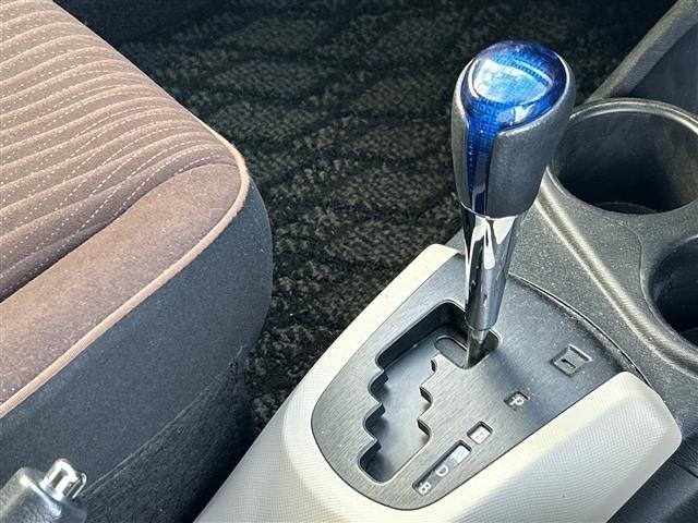 Toyota AQUA 2013 8357872-9