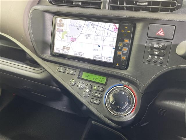 Toyota AQUA 2012 8357877-10