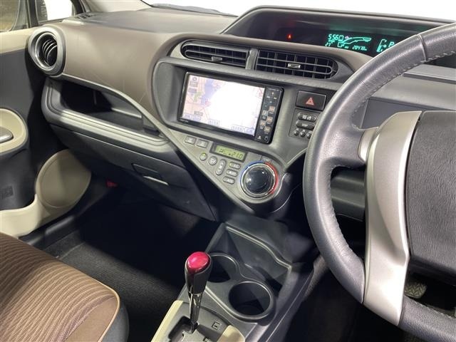 Toyota AQUA 2012 8357877-9