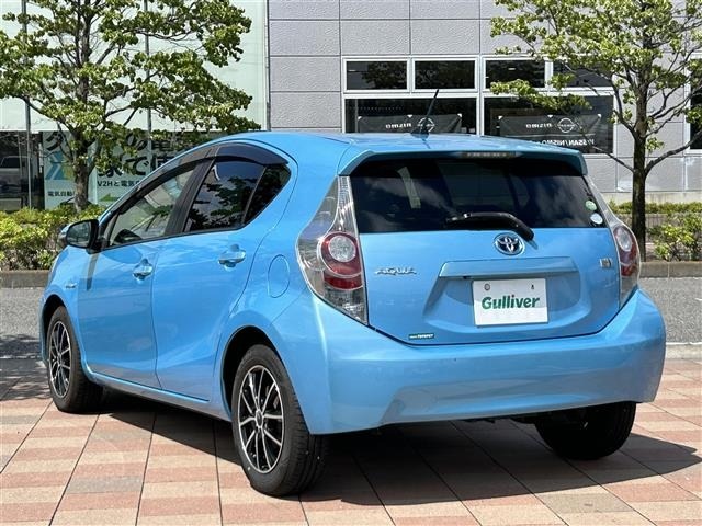 Toyota AQUA 2013 8357880-8