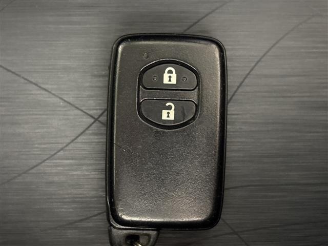 Toyota AQUA 2014 8357890-11