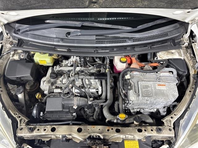 Toyota AQUA 2014 8357890-15