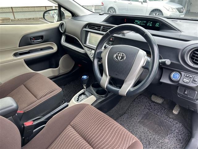 Toyota AQUA 2013 8357893-10