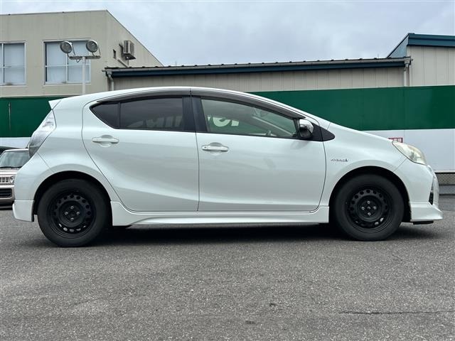 Toyota AQUA 2013 8357893-21