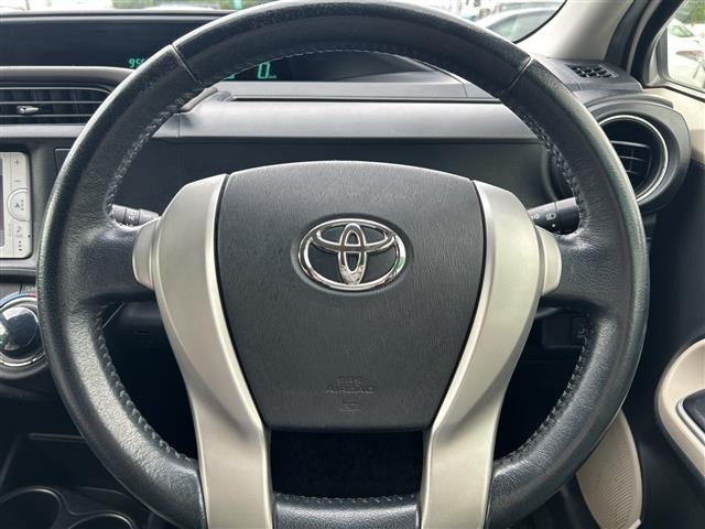 Toyota AQUA 2013 8357893-4