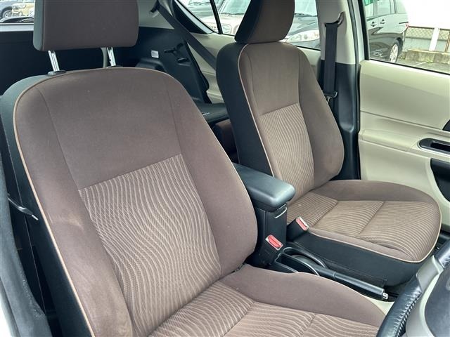 Toyota AQUA 2013 8357893-9