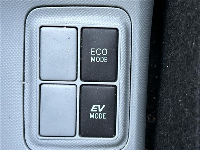 Toyota AQUA 2012 8357894-8