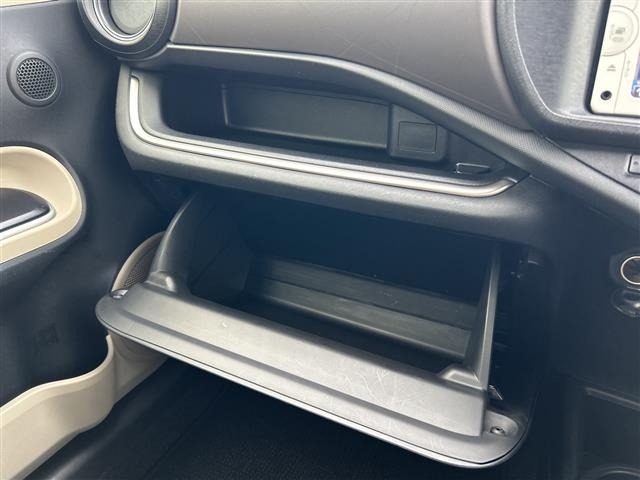 Toyota AQUA 2014 8357898-9