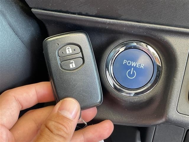 Toyota AQUA 2013 8357903-8