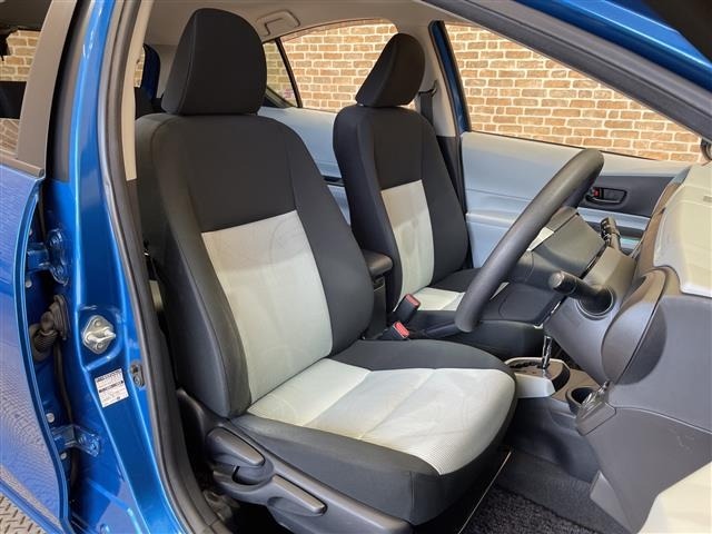 Toyota AQUA 2013 8357903-9