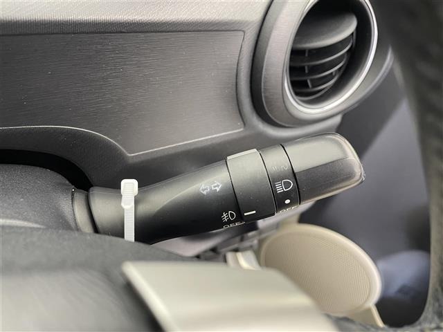 Toyota AQUA 2014 8357904-8