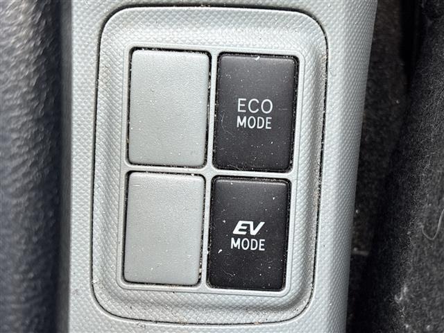 Toyota AQUA 2012 8357905-1