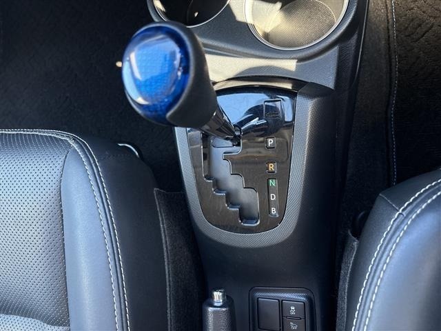 Toyota AQUA 2017 8357910-11