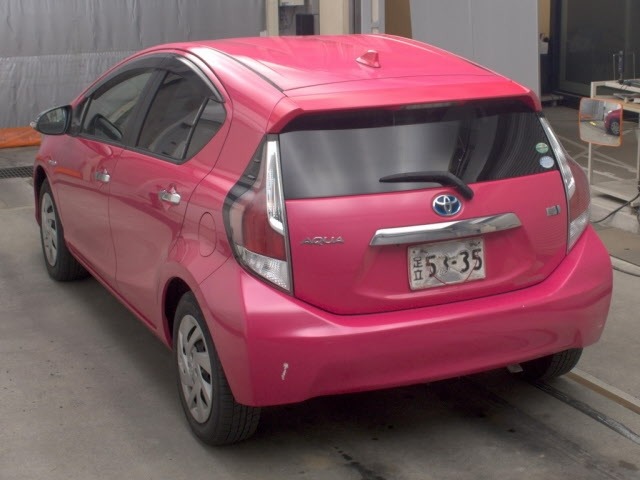 Toyota AQUA 2014 8357945-1