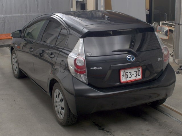 Toyota AQUA 2013 8357947-1