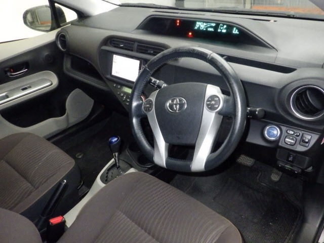 Toyota AQUA 2013 8357947-3