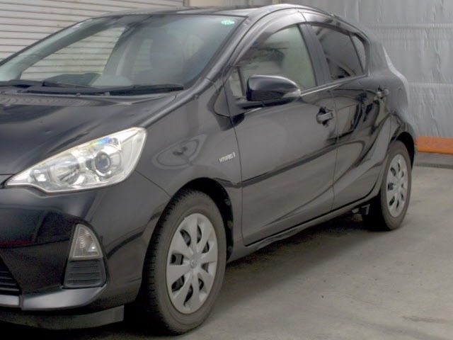 Toyota AQUA 2013 8357947-4