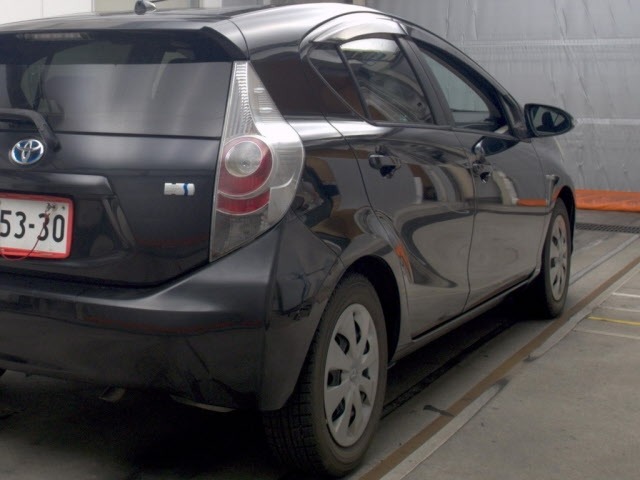 Toyota AQUA 2013 8357947-5