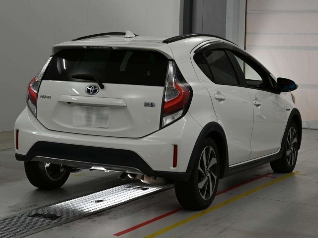 Toyota AQUA 2018 8357960-1