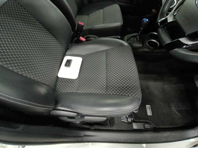 Toyota AQUA 2018 8357960-10