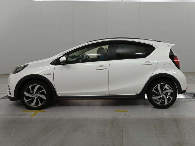 Toyota AQUA 2018 8357960-4