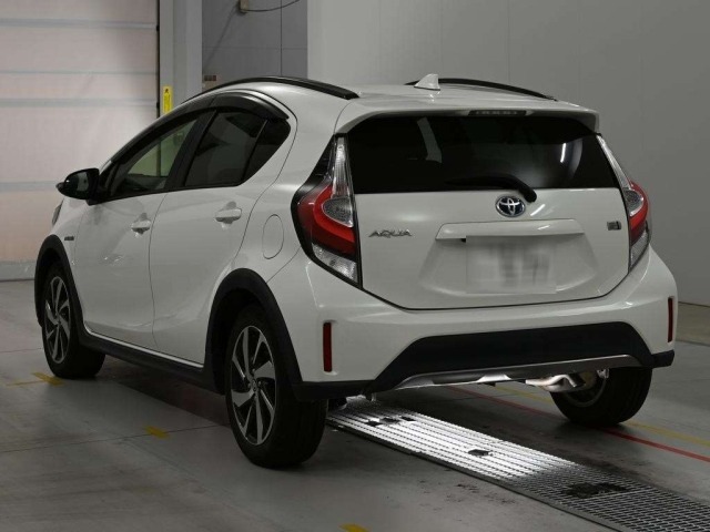 Toyota AQUA 2018 8357960-6