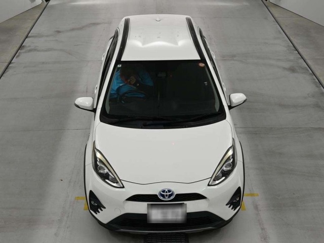 Toyota AQUA 2018 8357960-7
