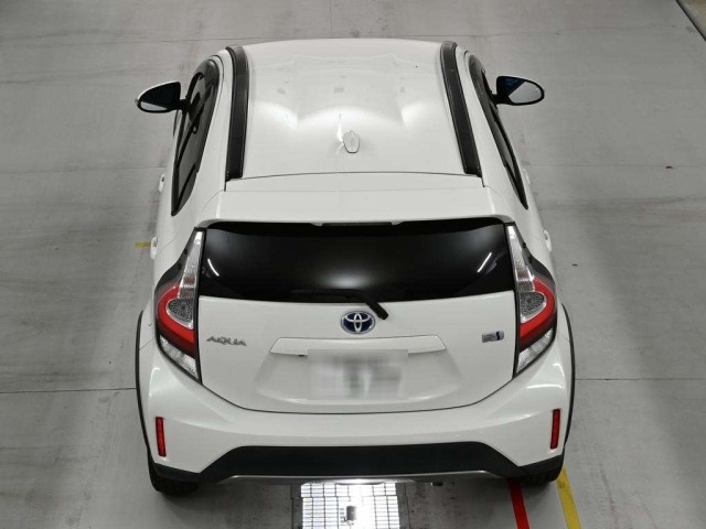 Toyota AQUA 2018 8357960-8