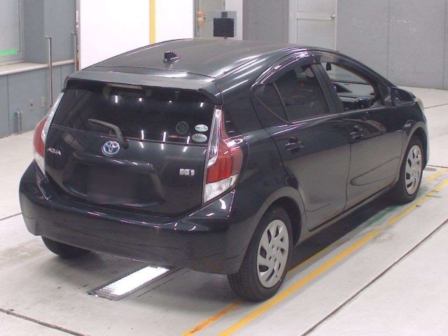 Toyota AQUA 2015 8357961-1