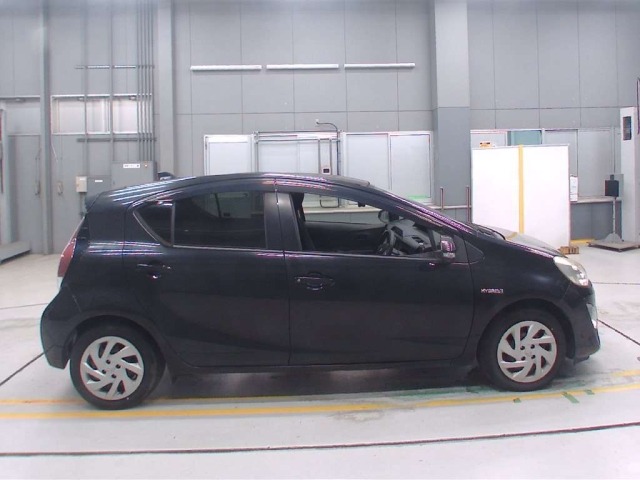 Toyota AQUA 2015 8357961-3