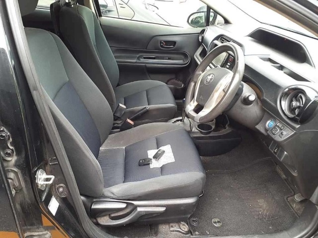 Toyota AQUA 2015 8357961-8