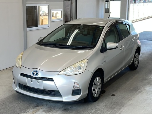 Toyota AQUA 2013 8357962-0