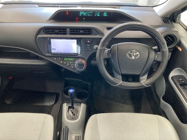 Toyota AQUA 2013 8357962-3