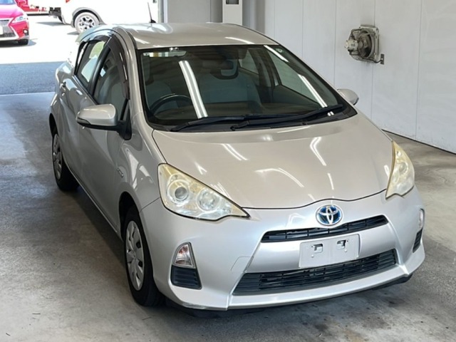 Toyota AQUA 2013 8357962-4
