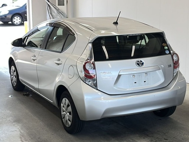 Toyota AQUA 2013 8357962-5