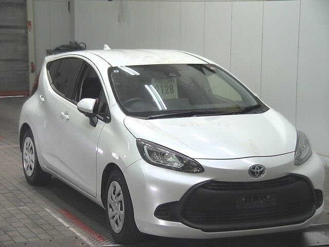 Toyota AQUA 2022 8357965-0