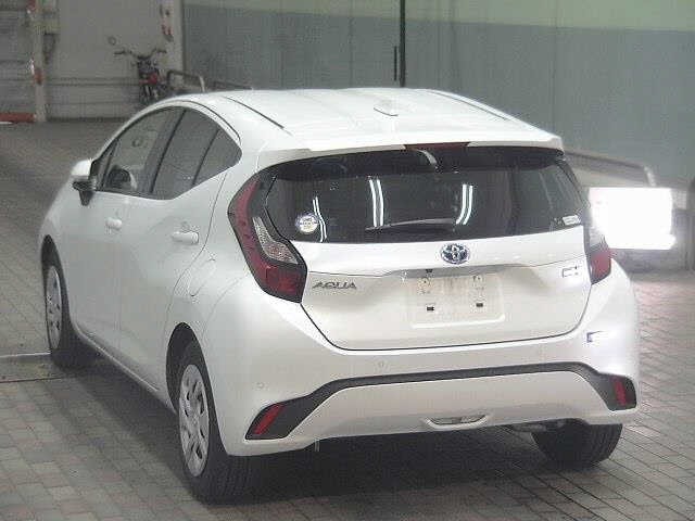 Toyota AQUA 2022 8357965-1