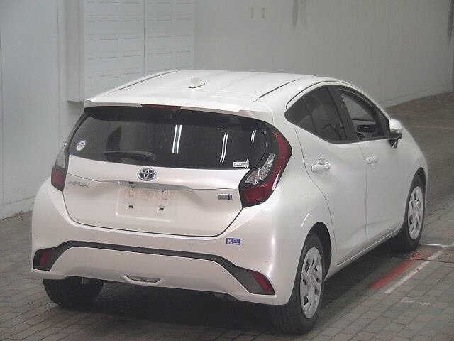Toyota AQUA 2022 8357965-5