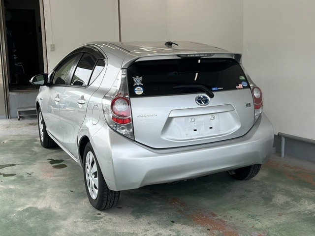 Toyota AQUA 2013 8357967-1