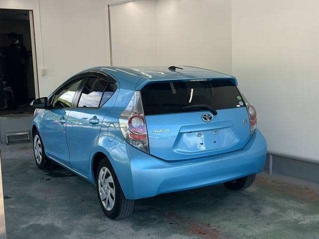 Toyota AQUA 2013 8357968-1