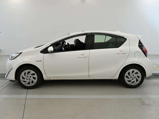 Toyota AQUA 2019 8357975-4