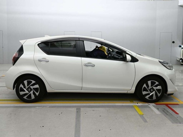 Toyota AQUA 2020 8357976-3