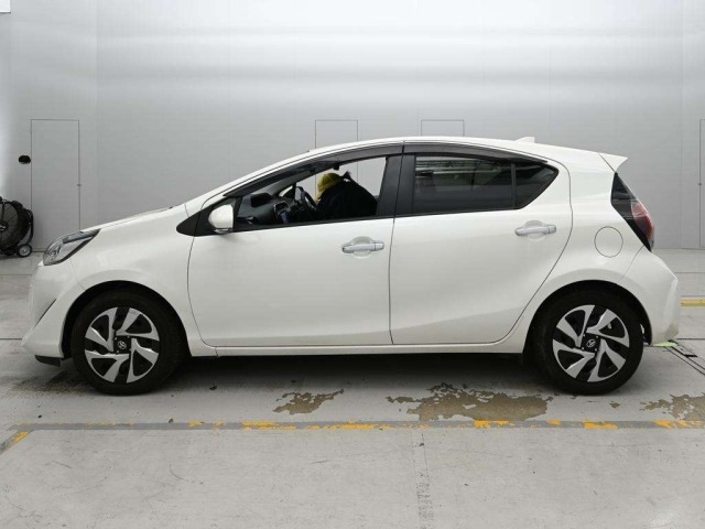 Toyota AQUA 2020 8357976-4