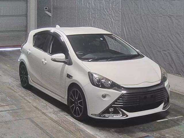 Toyota AQUA 2016 8357977-7