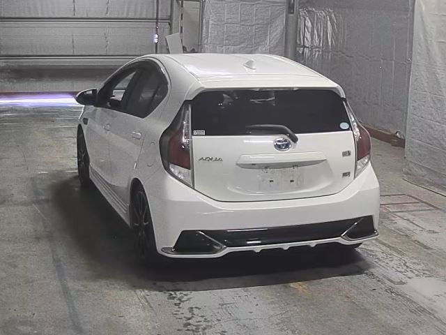 Toyota AQUA 2016 8357977-8