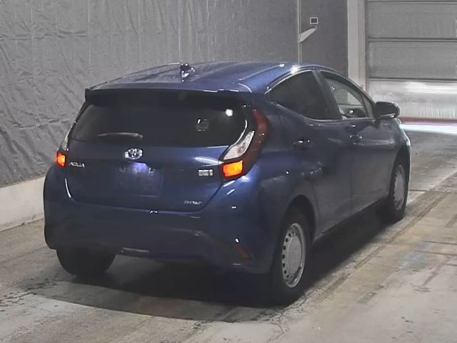 Toyota AQUA 2022 8357978-1