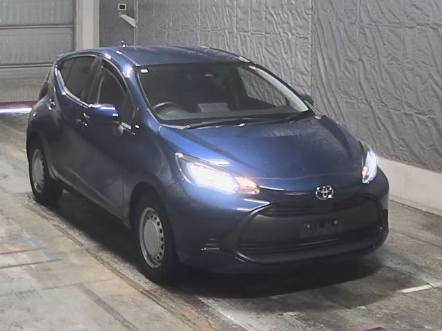 Toyota AQUA 2022 8357978-7