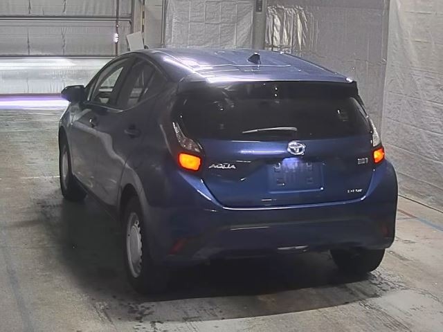 Toyota AQUA 2022 8357978-8