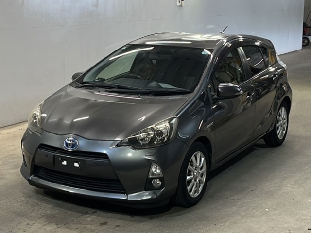 Toyota AQUA 2013 8357982-0